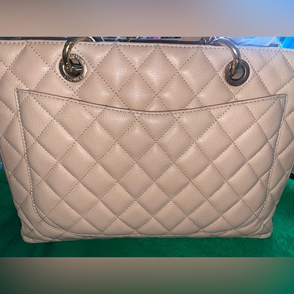 CHANEL Caviar GST (Beige) - Picture 12 of 17